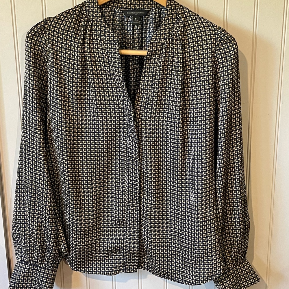 Women’s blouse, Banana Republic Factory, worn 2x.